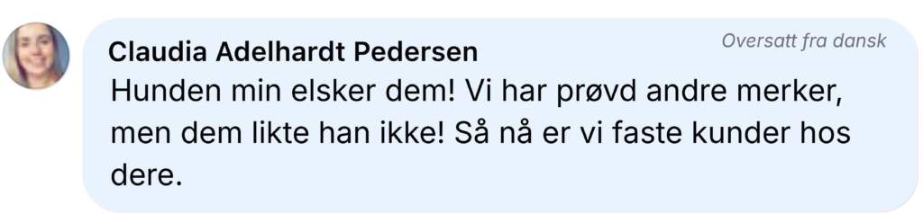 Positiv kundeanmeldelse på dansk om hundefoder: Min hund elsker dem, vi er nu faste kunder.